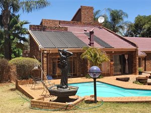 5 Bed House in Zwartkop