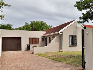 4 Bed House in Bothasig