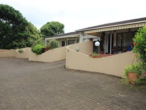 2 Bed Townhouse in Uvongo