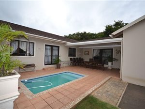 4 Bed House in Sheffield Beach