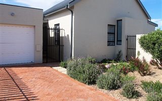 2 Bedroom Simplex in Milkwood Park