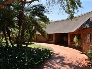 6 Bed House in Kameelfontein and surrounds