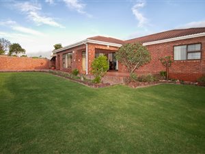 4 Bed House in Seaside Longships