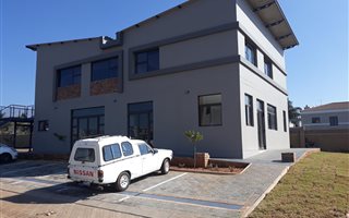 374 m² Commercial space in Hazeldean (Silverlakes Surroundings)