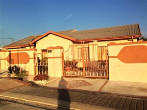 5 Bed House in Ezakheni