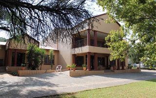 1300 m² Office Space in Die Hoewes
