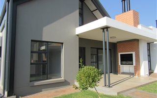 3 Bedroom Simplex in Southdowns Estate