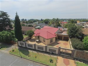 4 Bed House in Robertsham