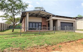 3 Bedroom House in Sonheuwel