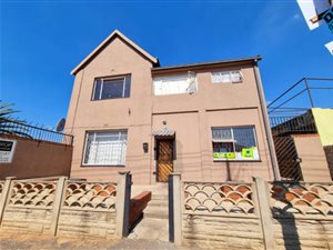 21 Bed House in La Rochelle