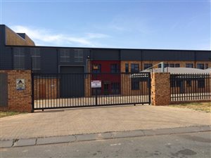 862 m² Industrial space in Stormill