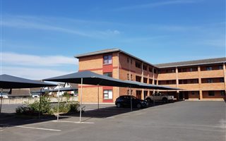 2 Bedroom Apartment in Arboretum