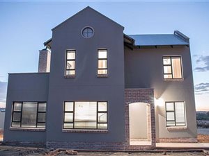 3 Bed Townhouse in Woodland Hills