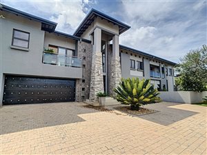 4 Bed House in Waterkloof Golf Estate