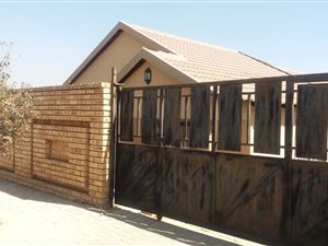2 Bed House in Cosmo City