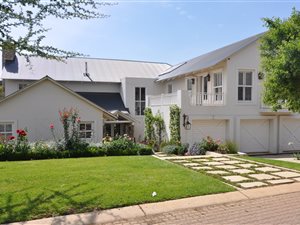 5 Bed House in Helderfontein Estate