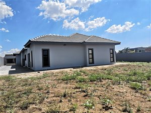 4 Bedroom House in Raslouw