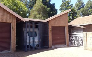 2 Bedroom Townhouse in Grobler Park