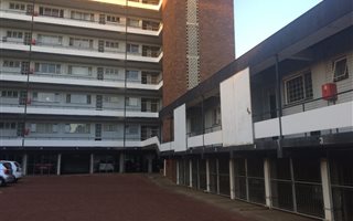 2 Bedroom Flat in Westdene