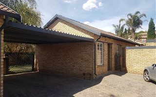 2 Bedroom Townhouse in Wilgeheuwel