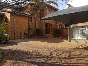 4 Bed House in Helderkruin
