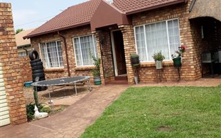 2 Bedroom Simplex in Rooihuiskraal North