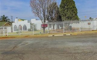6 Bedroom House in Glenanda