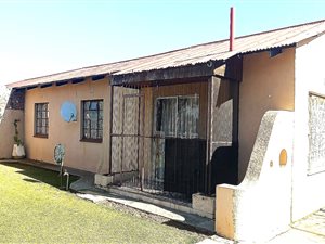 6 Bed House in Sandania