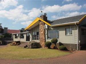 Commercial space in Aston Manor