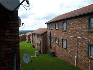 2 Bed Flat in Rietvalleirand