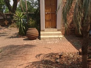 1 Bedroom Garden Cottage in Murrayfield
