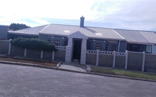 3 Bedroom House in Kensington
