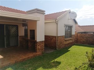3 Bed Townhouse in Amberfield Manor