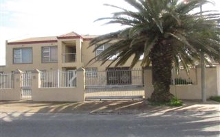 7 Bedroom House in Zeekoevlei