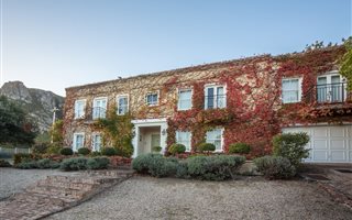 4 Bedroom House in Voelklip