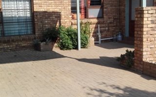 2 Bedroom Flat in Bronkhorstspruit
