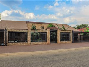 4 Bed House in Dorandia