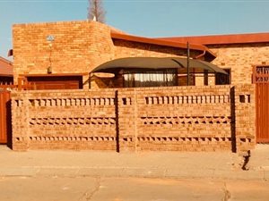 3 Bed House in Tembisa
