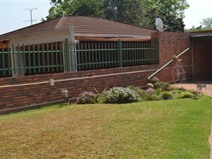 3 Bed House in Daggafontein