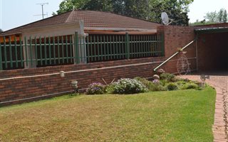 3 Bedroom House in Daggafontein