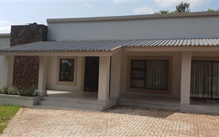 5 Bedroom House in Parkville
