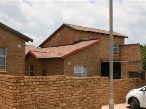 2 Bed Townhouse in Ruimsig