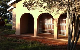 3 Bedroom House in Mooilande