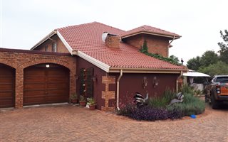 4 Bedroom House in Tiegerpoort