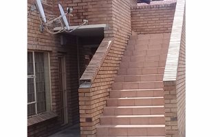 3 Bedroom Flat in Ladanna