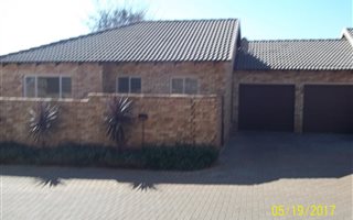 2 Bedroom Simplex in Weltevreden Park
