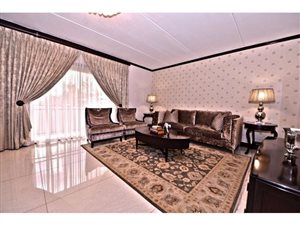 3 Bed Townhouse in Carlswald Estate