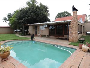 13.5 ha Smallholding in Elandsheuwel