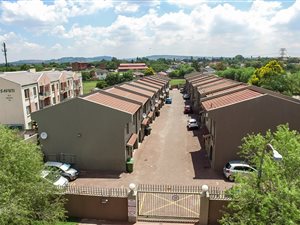 3 Bedroom Duplex in Verwoerdpark