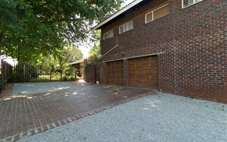 4 Bedroom House in Ontdekkers Park